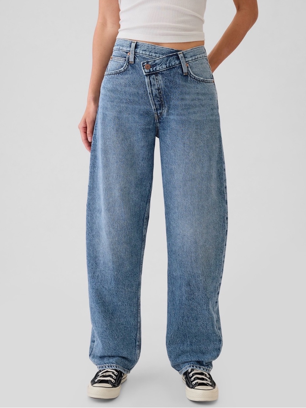 GAP Light Wash Crossover High Rise Denim Barrel Jeans - Sz 24 NWOT - Picture 2 of 10